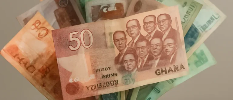 Seven Arrested for Using Ghanaian Banknotes to Create ‘Money Bouquets’